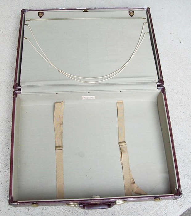 T130 - Vintage Shwayder Samsonite Suitcase