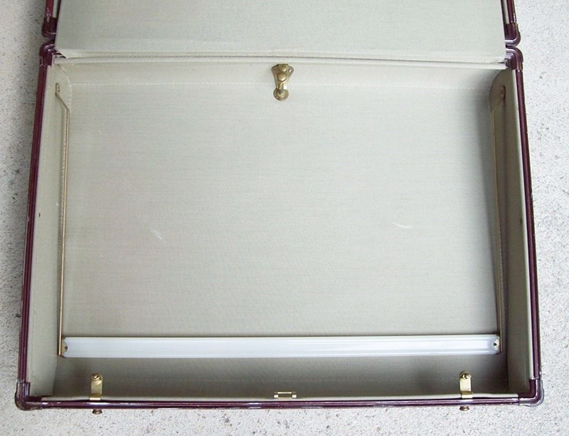 T130 - Vintage Shwayder Samsonite Suitcase